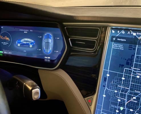 Tesla Model S service skærm