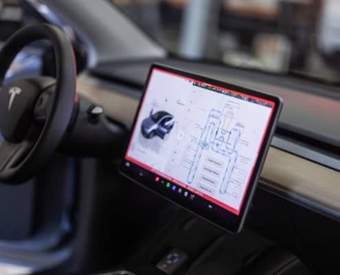 Tesla skærm test af sofware og tekniske justeringer