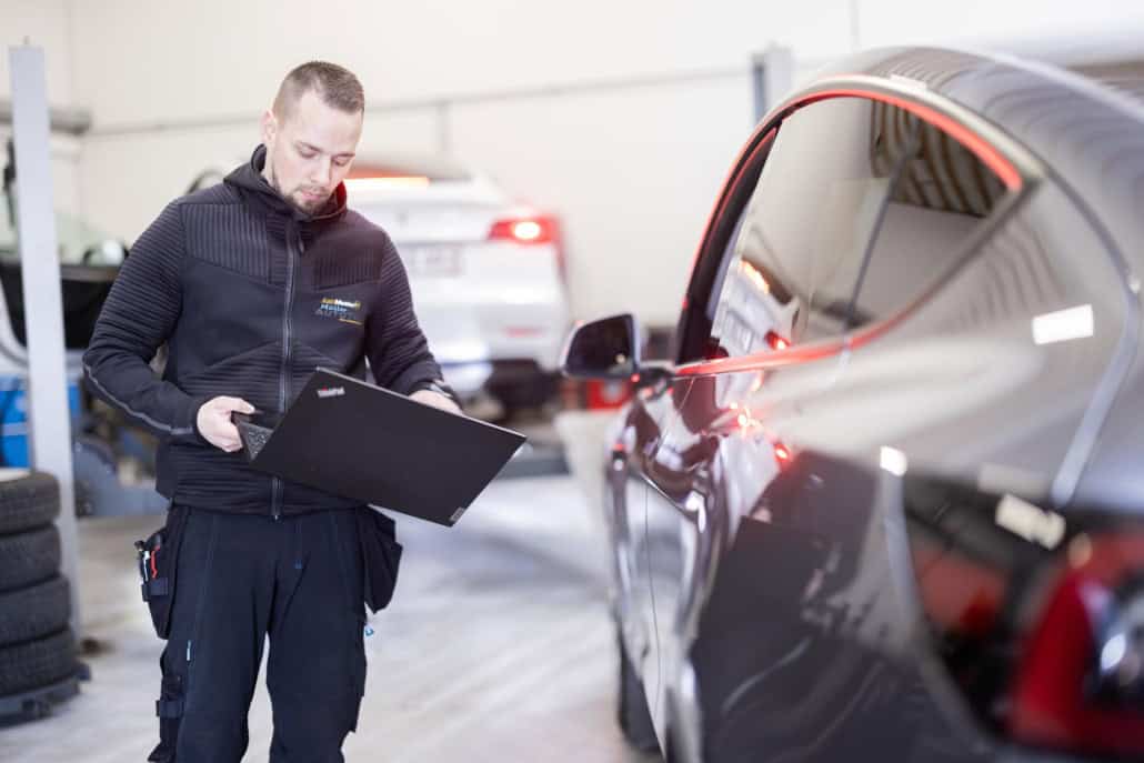 Tesla på værkstedet til service